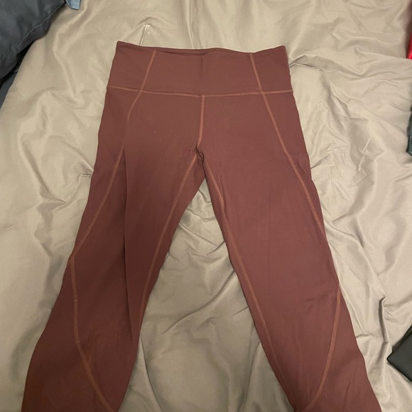 Athleta Mid Rise Salutation Capri - Picture 3 of 4